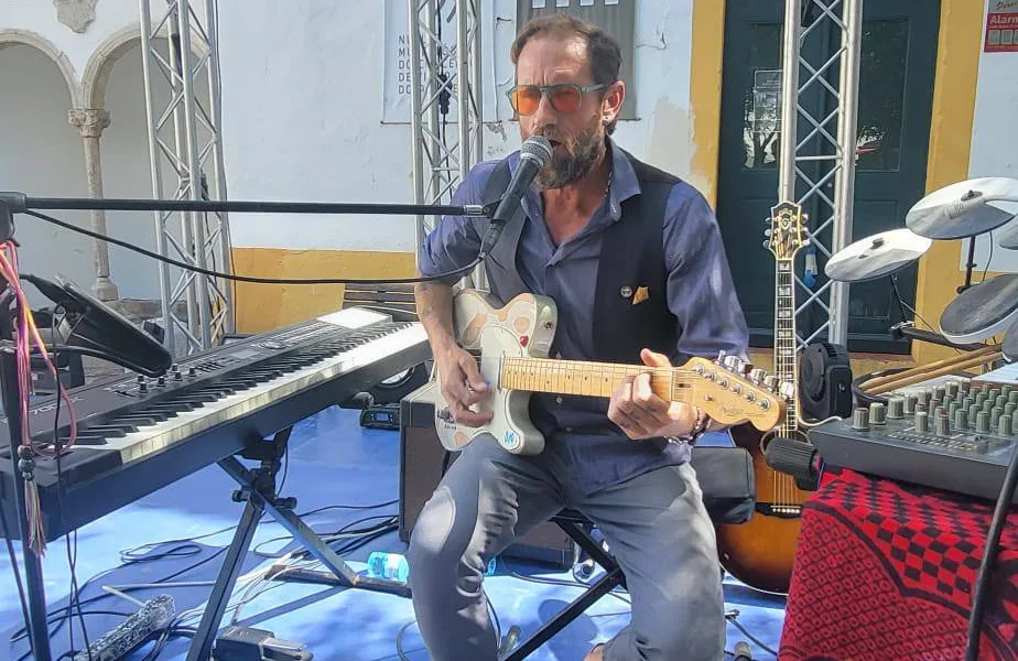 Já começou a animação musical com Filipe Máximo, no terceiro e último dia do FIC…
