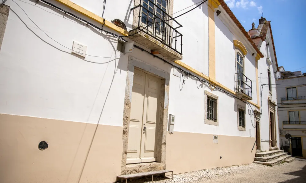 Município garante novas instalações temporárias para a Universidade Sénior de A…