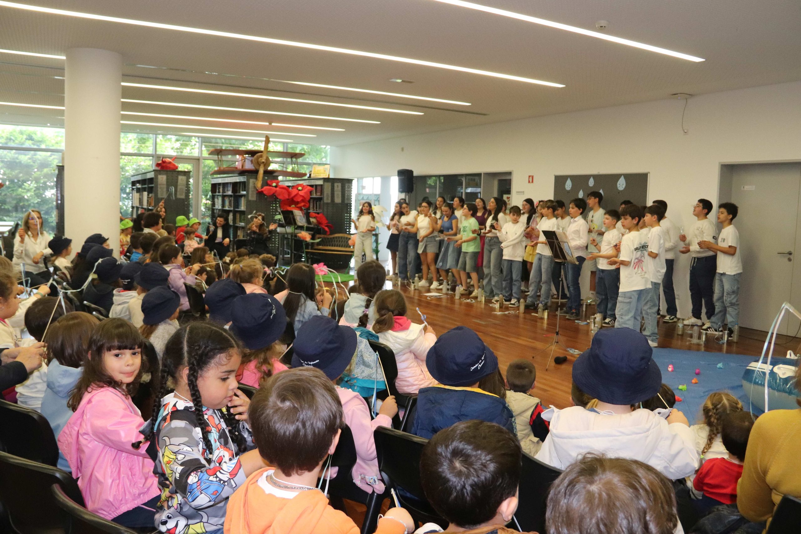 Alunos de Castelo de Paiva apresentaram musical “Cristalina, a gota d’água” na Semana da Leitura