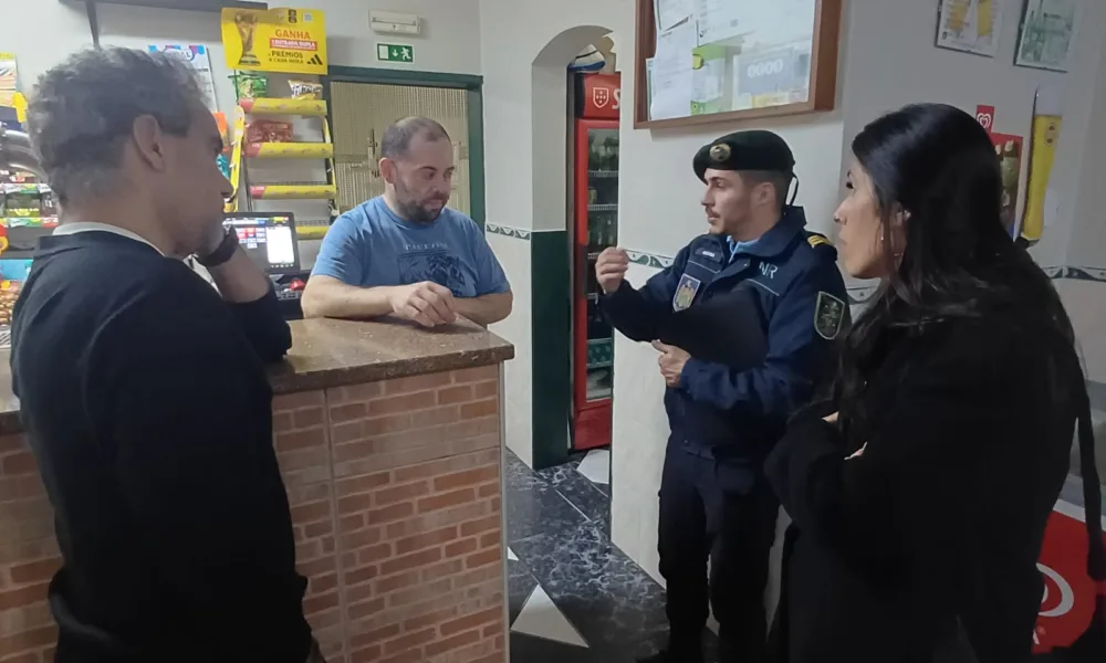 No dia 8 de maio, realizou-se uma ação de sensibilização junto de empresários e …