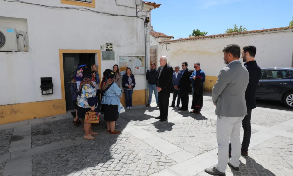 O Arcebispo de Évora, D. Francisco Senra Coelho visitou o edifício dos Paços do…