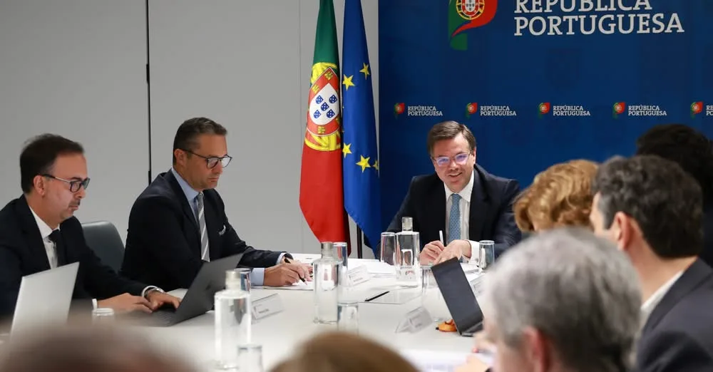 O Governo realizou a primeira reunião da Rede de Simplificação e Tecnologias do …