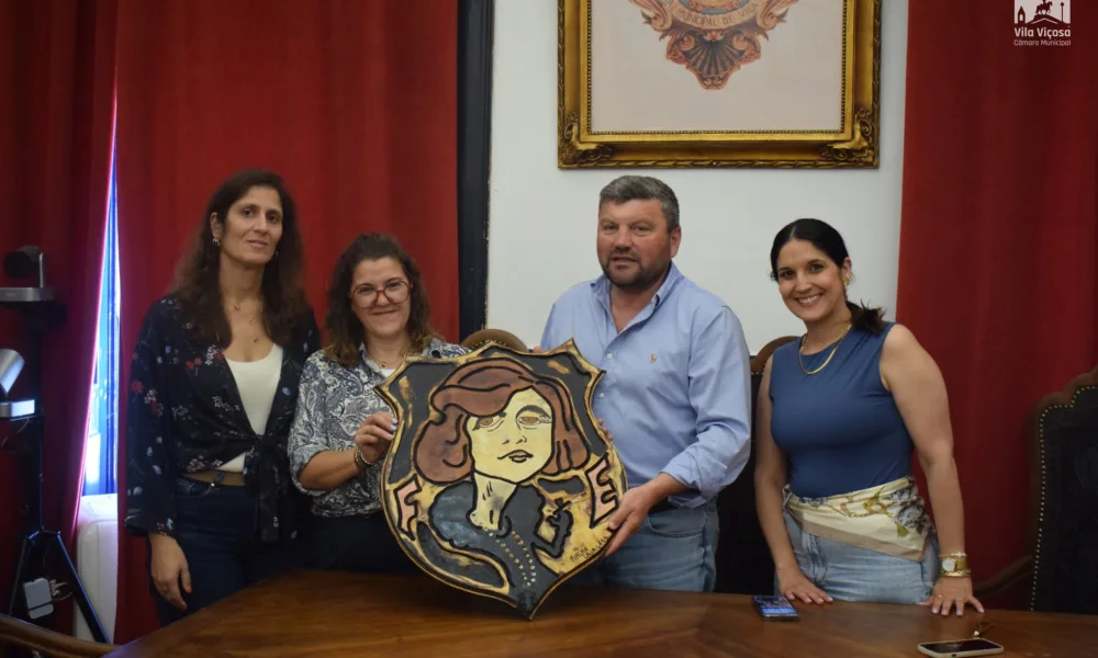 OFERTA DE QUADRO AO MUNICÍPIO DE VILA VIÇOSA 

No âmbito da exposição de homenag…