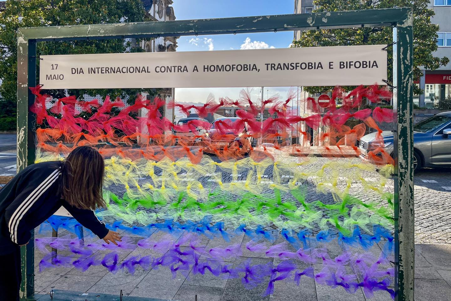 Penafiel assinalou Dia Internacional contra a Homofobia, Transfobia e Bifobia com instalação simbólica na Avenida da Cidade