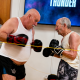 “Toalha ao chão” leva gargalhadas ao Centro Social da Carvalhosa em divertida paródia de combate de boxe