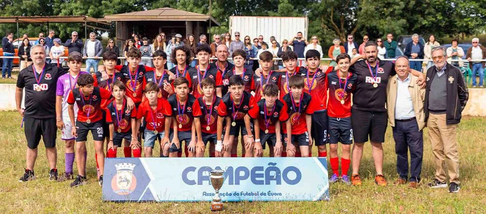 Sub-15 do CF Estremoz sagram-se campeões da Liga 2