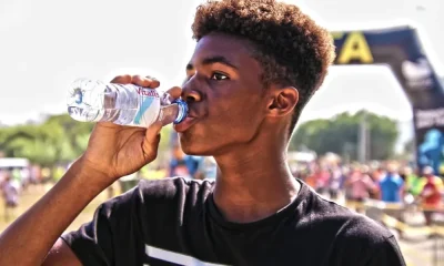 Com os termómetros nos 38°C, saiba como manter o corpo hidratado