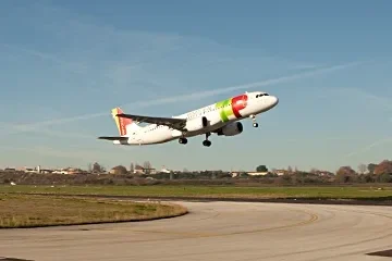 Sete passageiros intercetados com passaportes falsos no aeroporto de Lisboa
