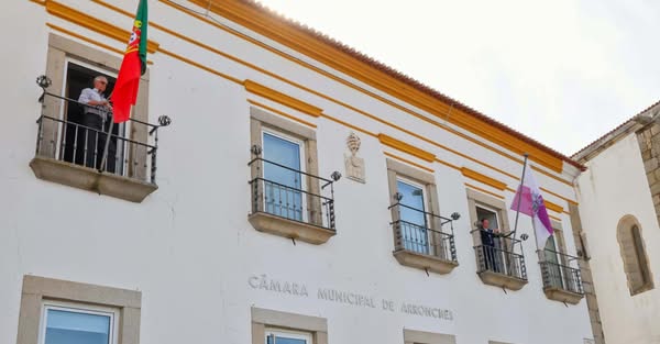 Ao longo de mais de vinte e quatro horas, arronchenses saíram à rua para celebra…
