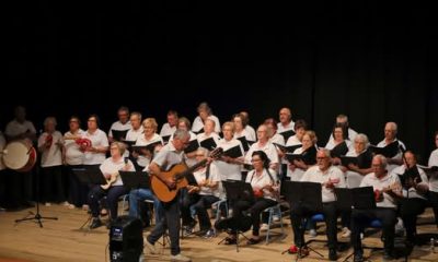 Turma, dinamizadores e convidados participaram num animado convívio onde os alun…