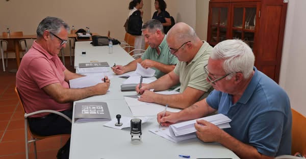 Município e Juntas de Freguesia de Assunção, Esperança e Mosteiros assinaram con…