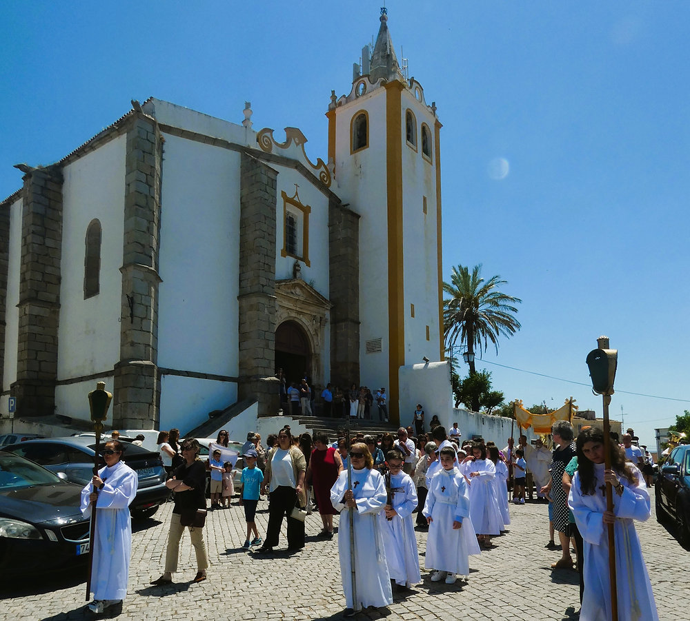 Corpo de Deus mantém tradição secular em Portugal
