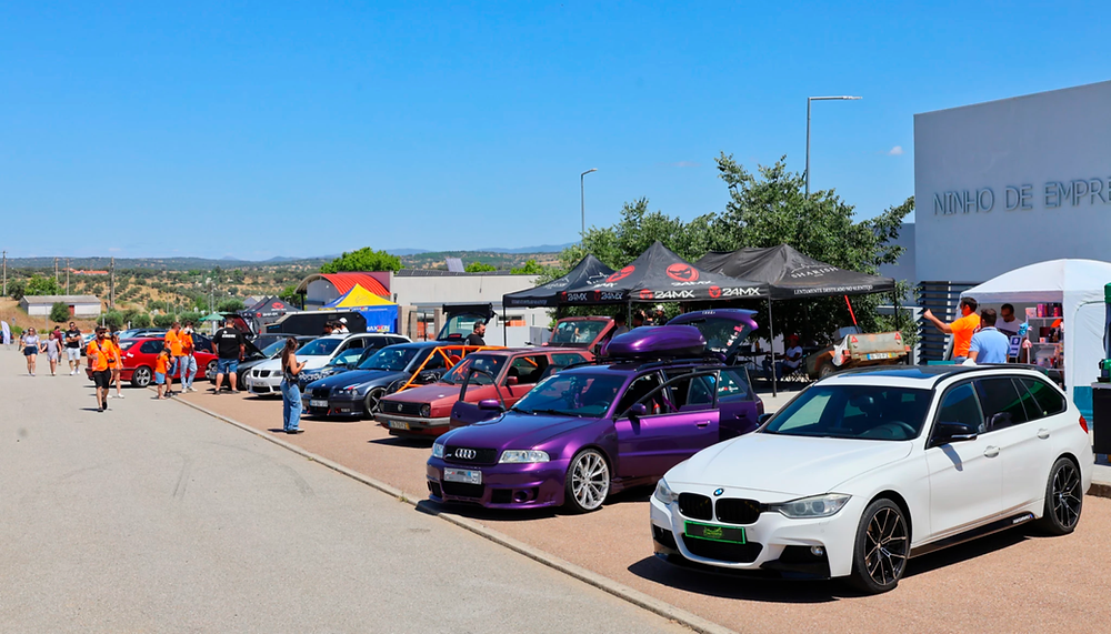 Concentração automóvel no arranque das festas de São João