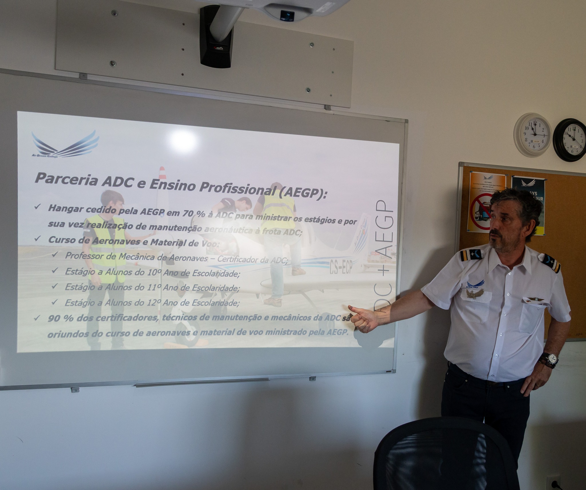 Évora reforça aposta no setor aeronáutico com visita de Carlos Zorrinho à Air Dr…