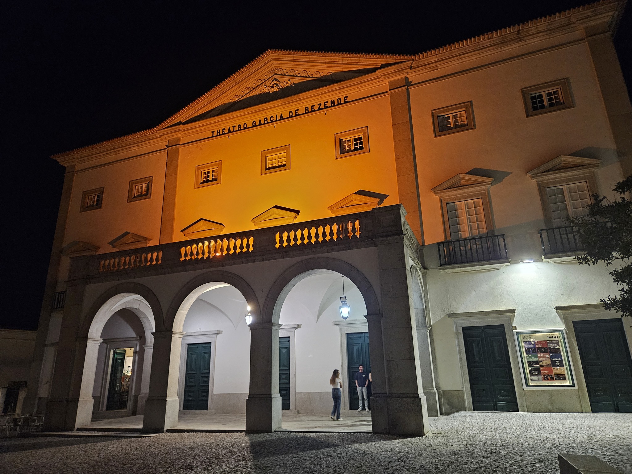 No sábado, 𝟯𝟬 𝗱𝗲 𝗺𝗮𝗶𝗼, o Teatro Garcia de Resende iluminou-se de laranja para a…
