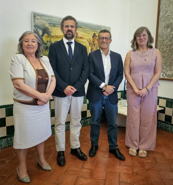 O Presidente da Câmara Municipal de Évora, Carlos Zorrinho, recebeu hoje nos Paç…