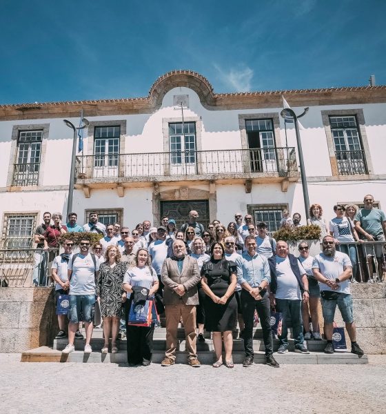 Comitiva dos Açores recebida nos Paços do Concelho

O Grupo Folclórico das Camél…