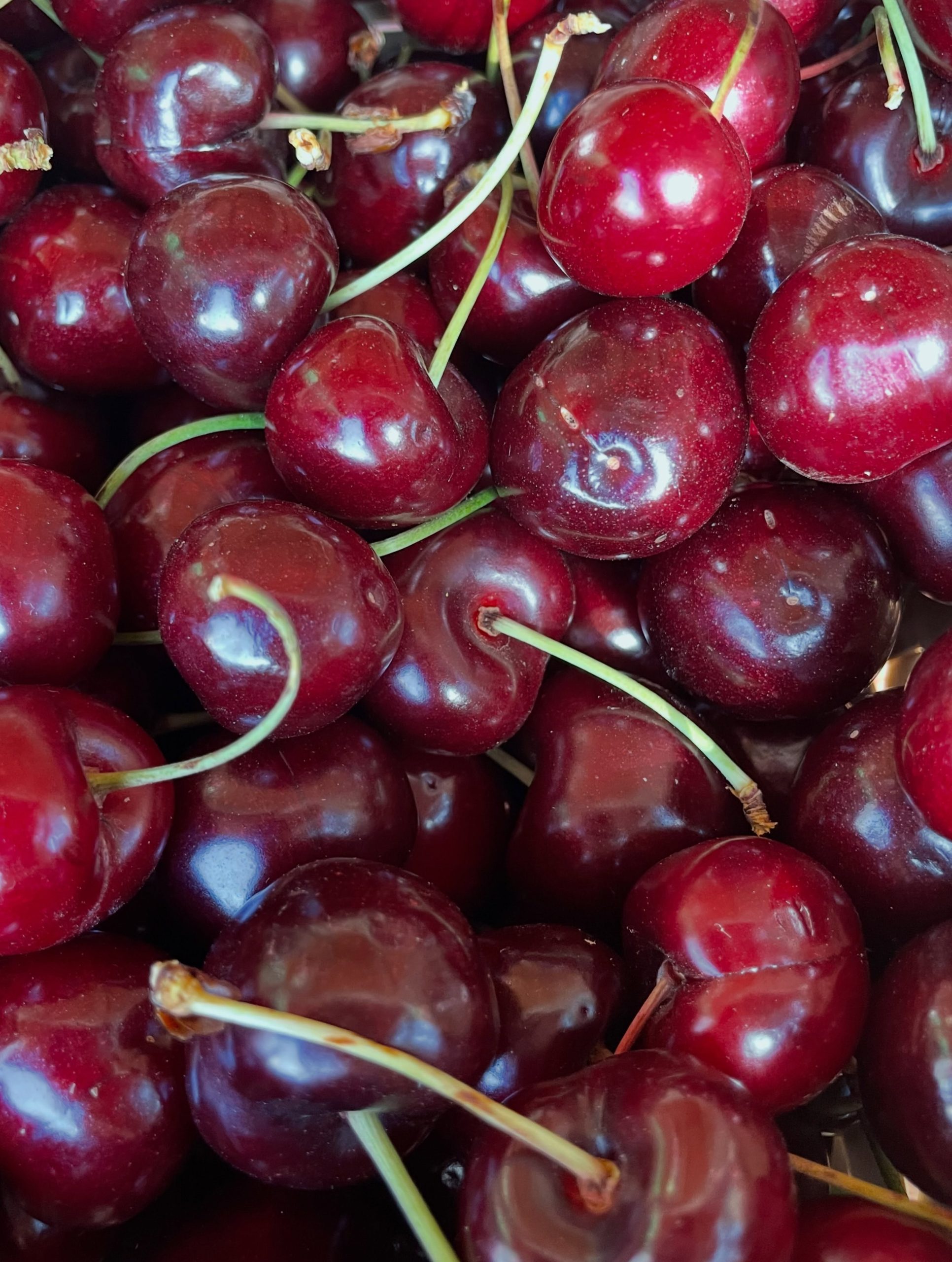 Já se provam as cerejas no Mercadinho do Jardim da Avenida da Liberdade. 

Até à…