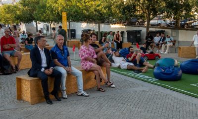 A Praça 1.º de Maio é a partir de hoje o palco da celebração do futebol em Évora…