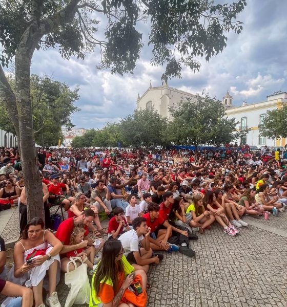 Casa cheia na Fanzone de Évora no apoio a Portugal…