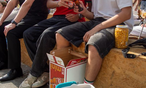 Mais de um milhar de pessoas encheu esta quarta-feira a Fanzone de Évora para ac…