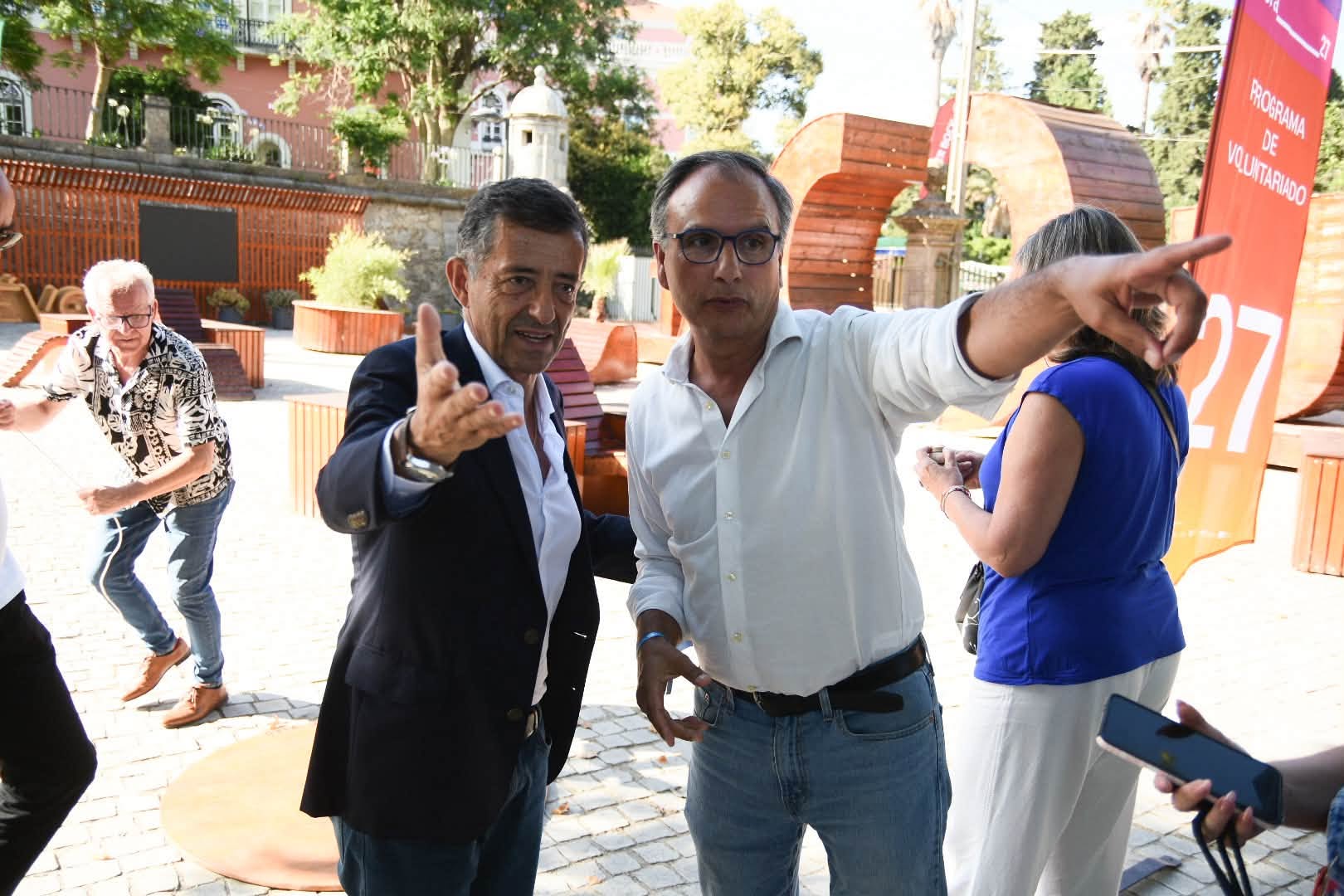 O Presidente da Câmara Municipal de Évora, Carlos Zorrinho, acompanhado pela che…