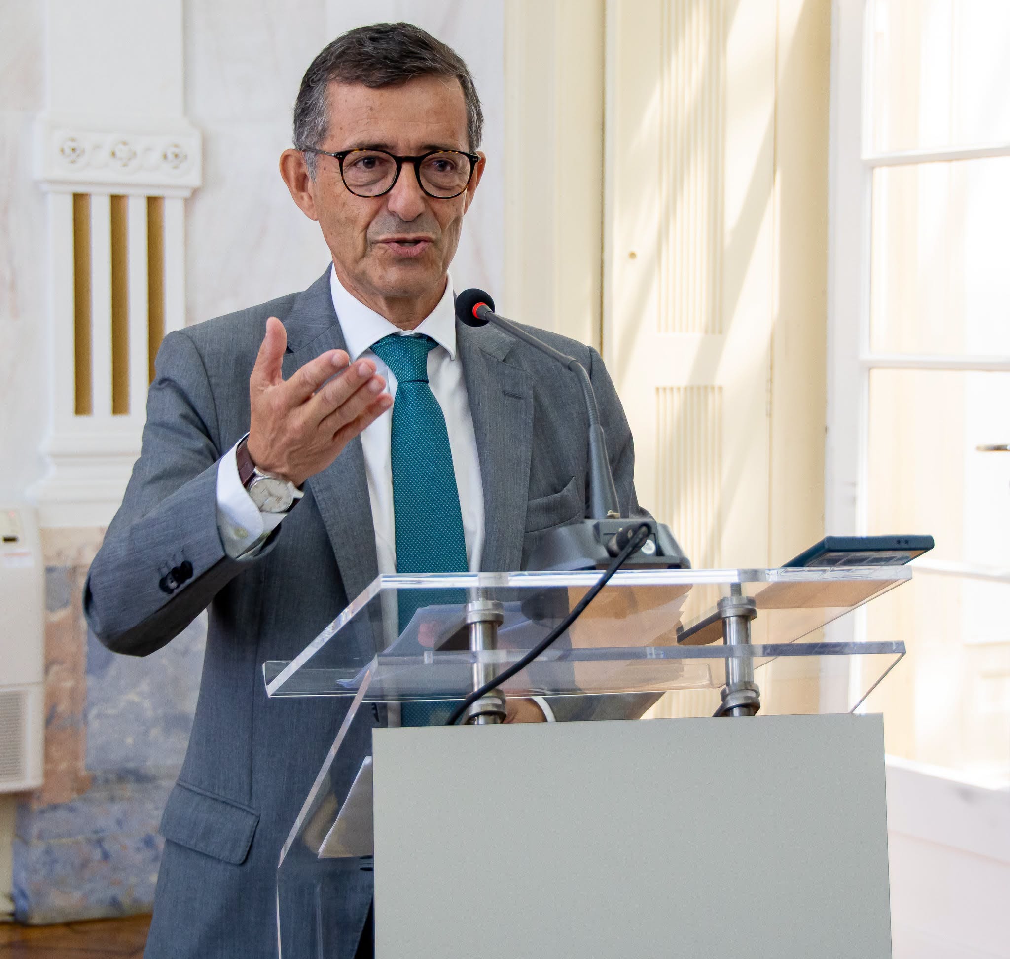 Évora homenageou cidadãos e projetou futuro da cidade

O presidente da Câmara Mu…