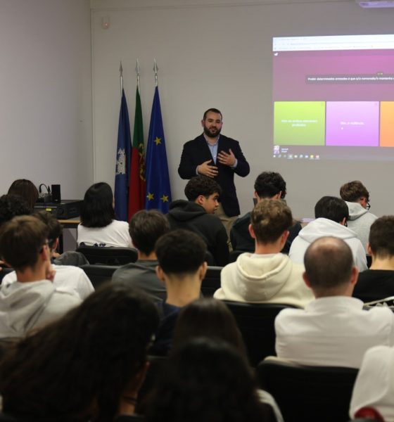 Agrupamento de Escolas de Vale de Ovil, em Baião, promove sessão sobre cyberbullying com juiz e presidente da Câmara