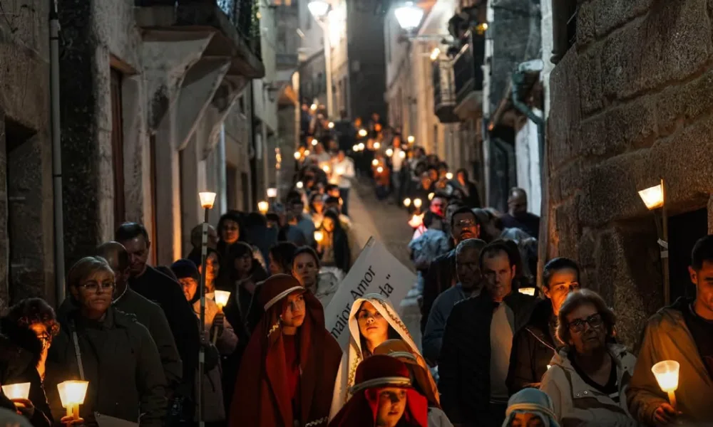 As margens iluminadas das Endoenças de Entre-os-Rios reafirmam o seu lugar como …
