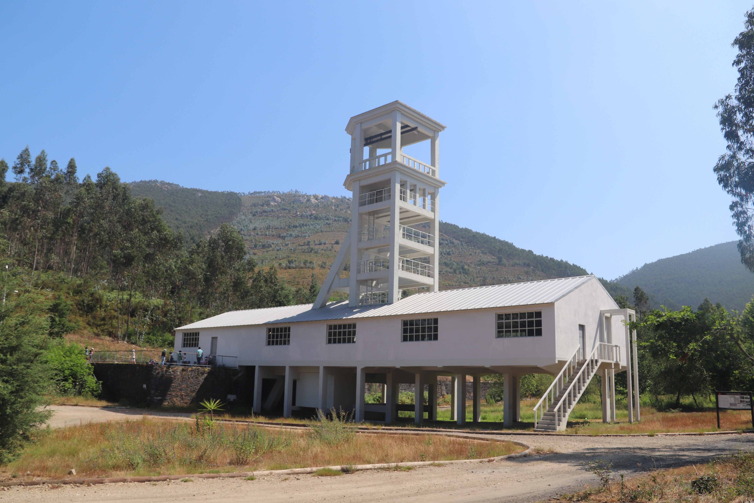 Alunos descobrem a história das Minas do Pejão em visita ao Cavalete do Fôjo