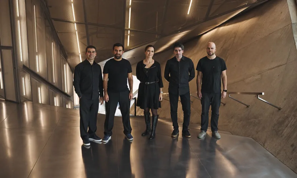 [EDIÇÃO]

→ CD “Maços e Martelos” é apresentado este mês com o apoio da DGARTES
…