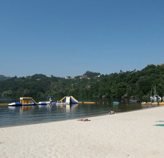 Época Balnear na Praia Fluvial de Bitetos aberta até 13 de setembro com segurança e acessibilidade