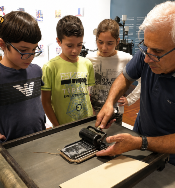 Famílias convidadas a descobrir os segredos da impressão tradicional em oficina no Núcleo de Imprensa de Lousada