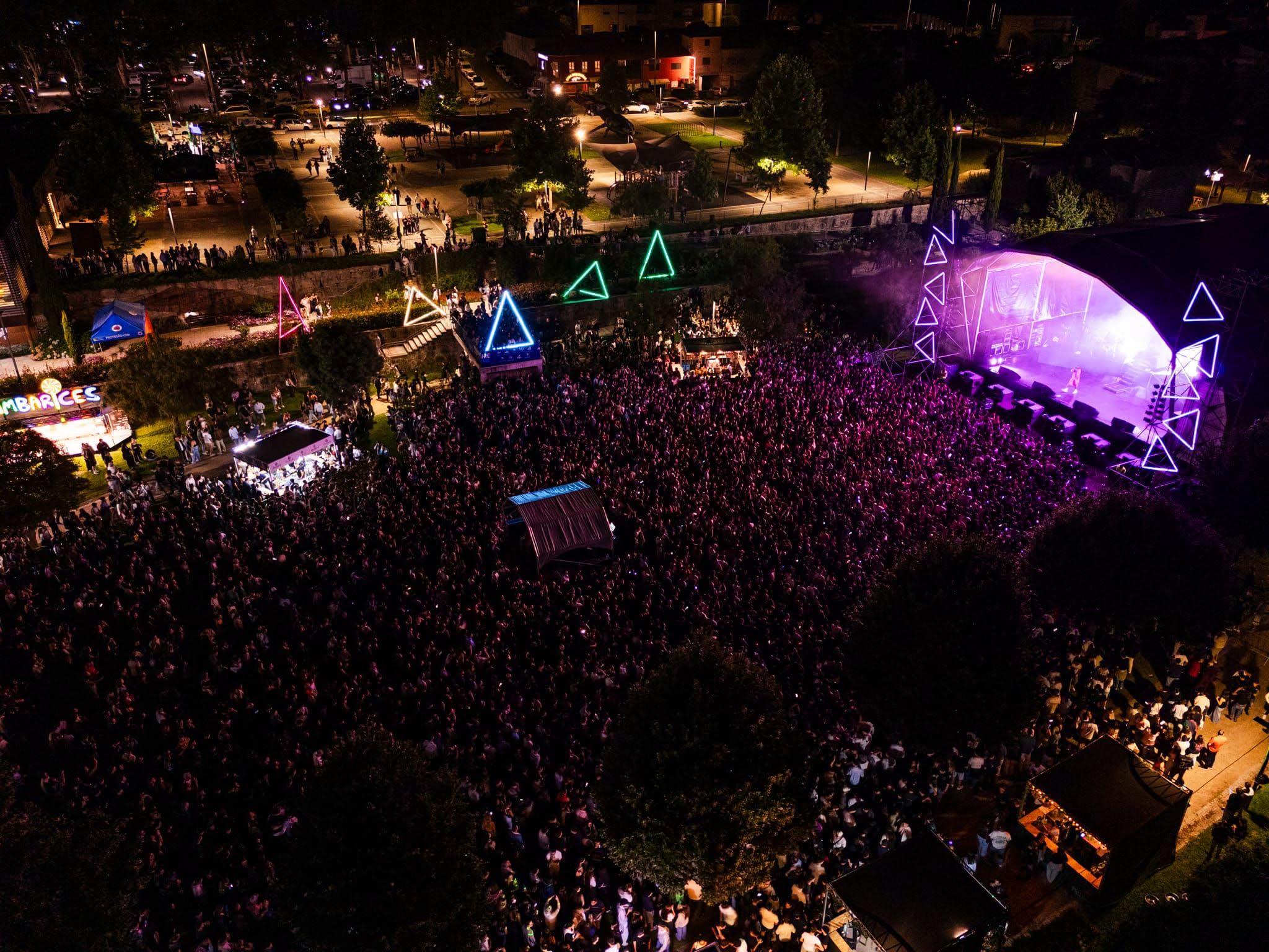 Festival VILA arrancou com recinto esgotado e milhares de pessoas em Lousada