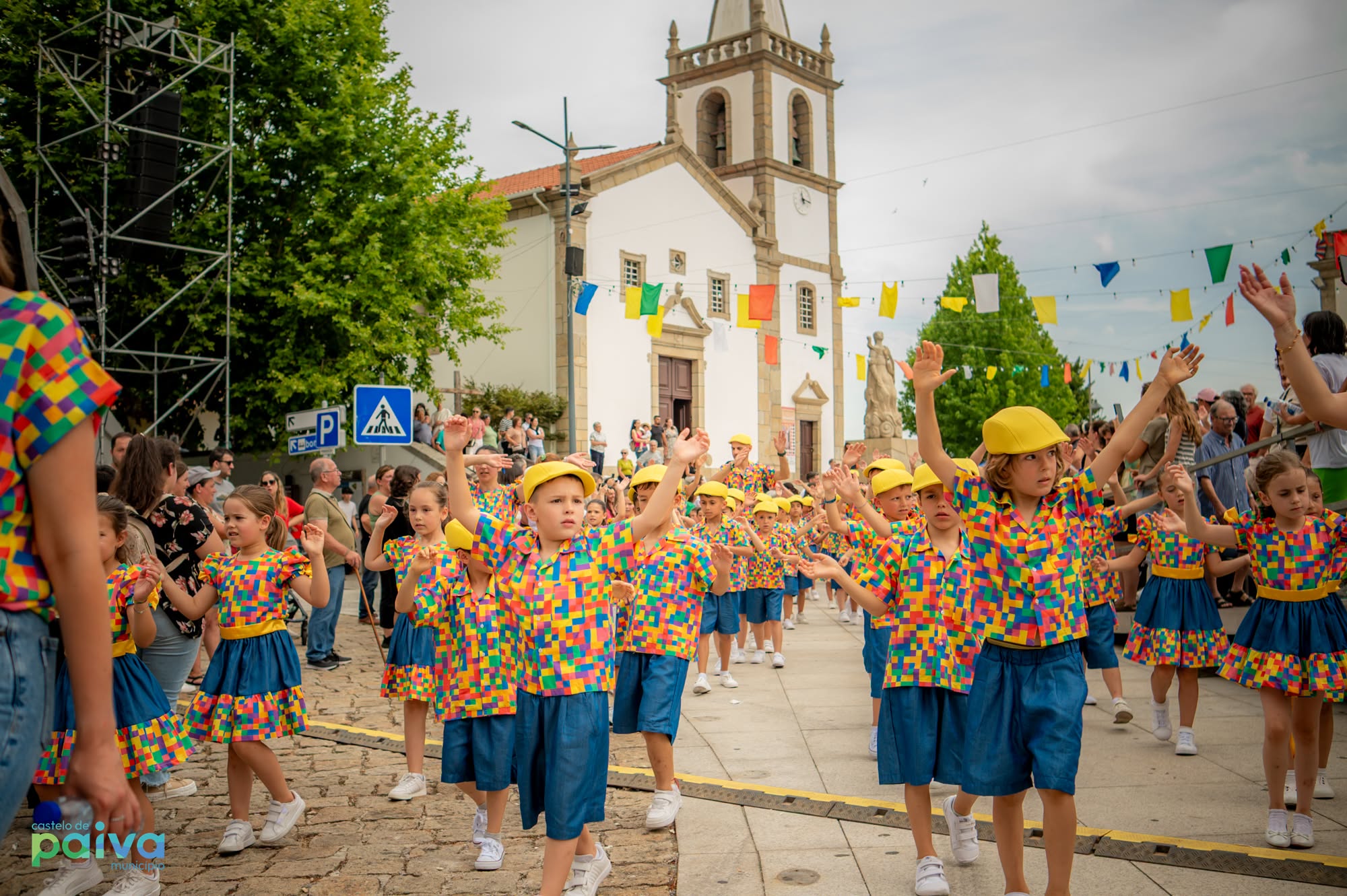 Marchas infantis enchem Castelo de Paiva de cor e tradição na manhã da véspera de São João