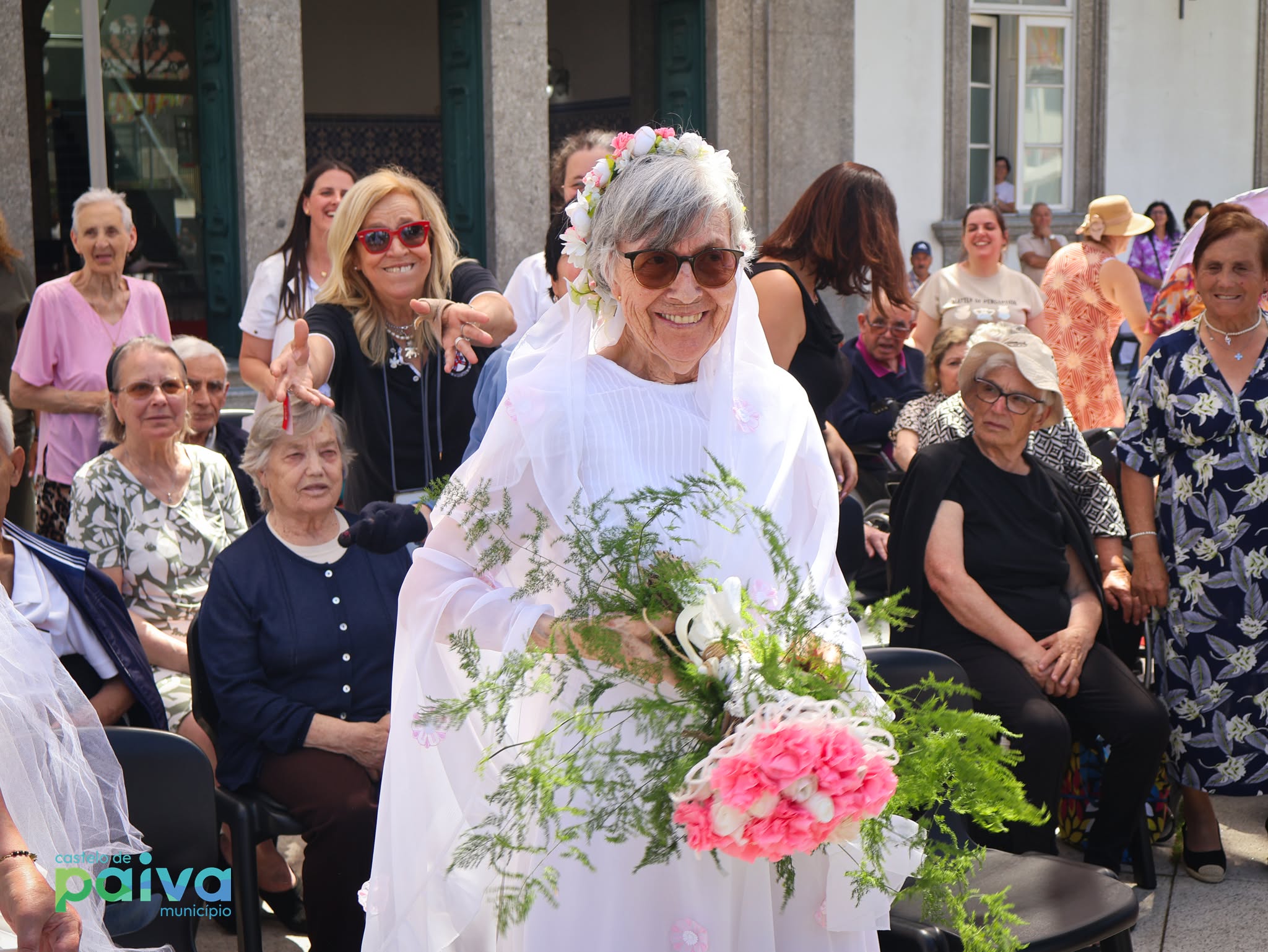Noivos de Santo António juntam seniores em desfile de tradição e convívio em Sobrado
