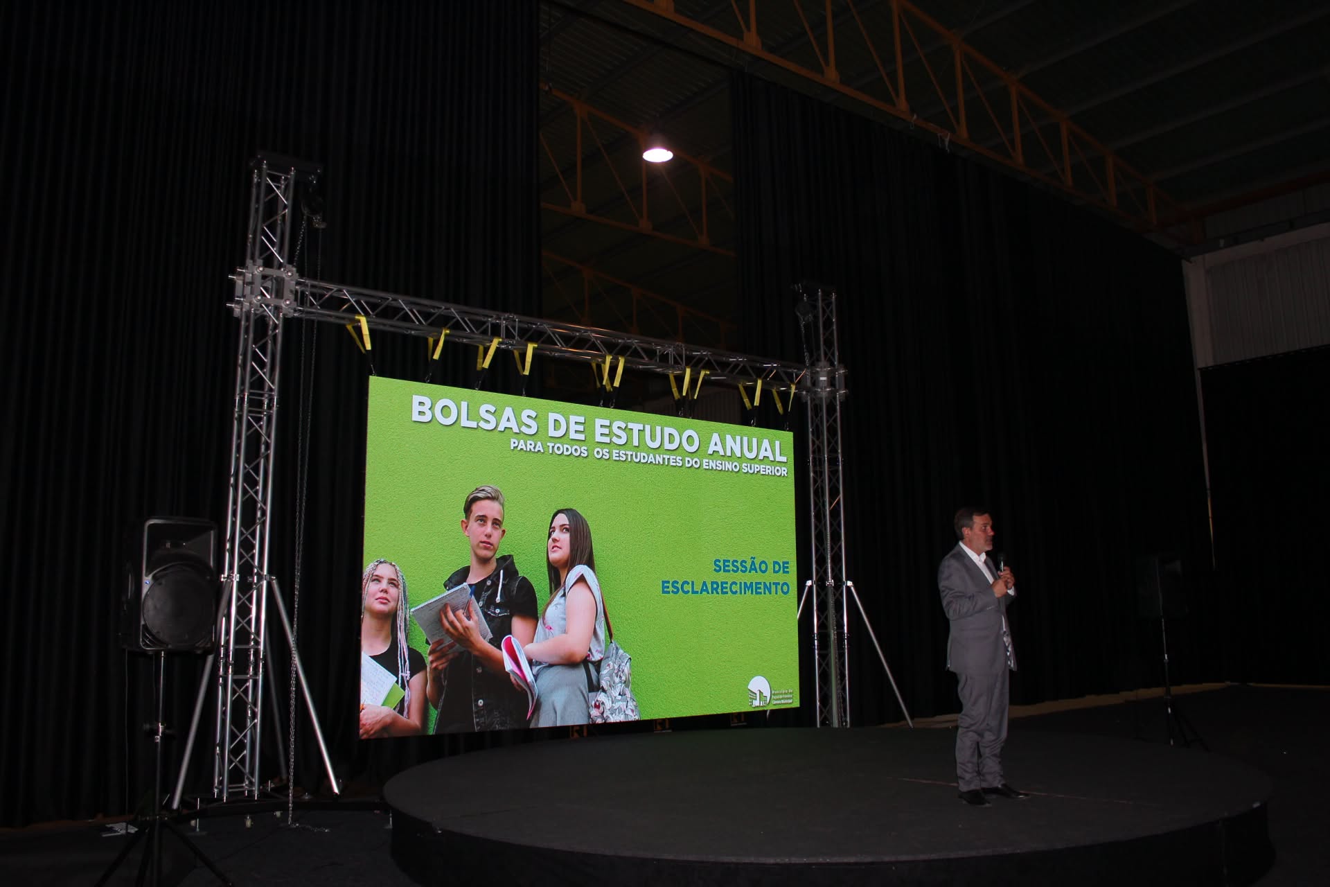 Paços de Ferreira reúne centenas de pessoas para esclarecer nova bolsa universitária atribuída a todos os estudantes