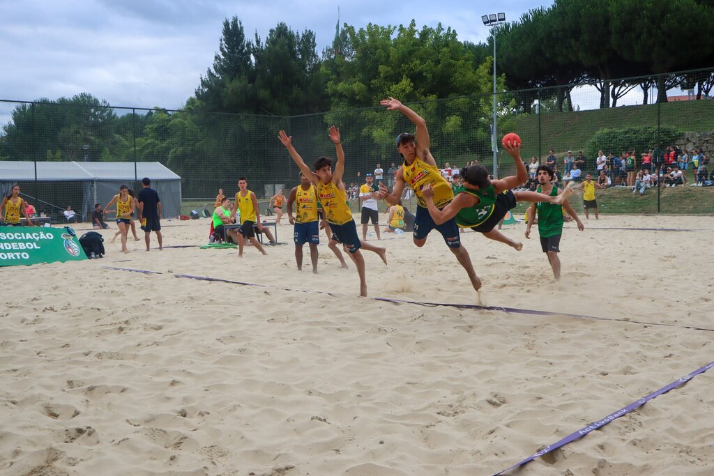 Paredes recebe 400 atletas na abertura do Circuito Regional de Andebol de Praia