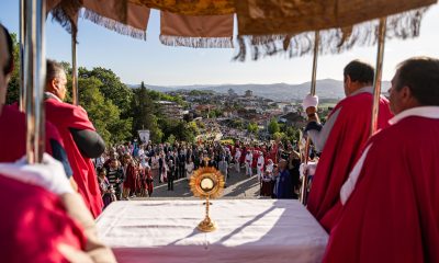 Procissão do Corpo de Deus leva fé e tradição às ruas de Penafiel
