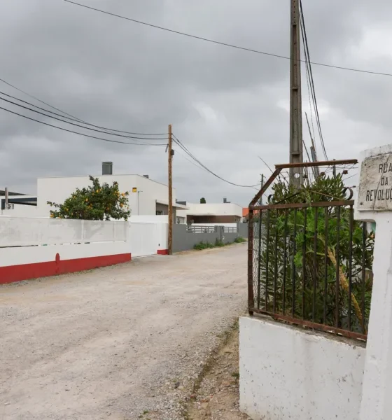 Construção de rede viária e drenagem pluvial na Rua da Revolução