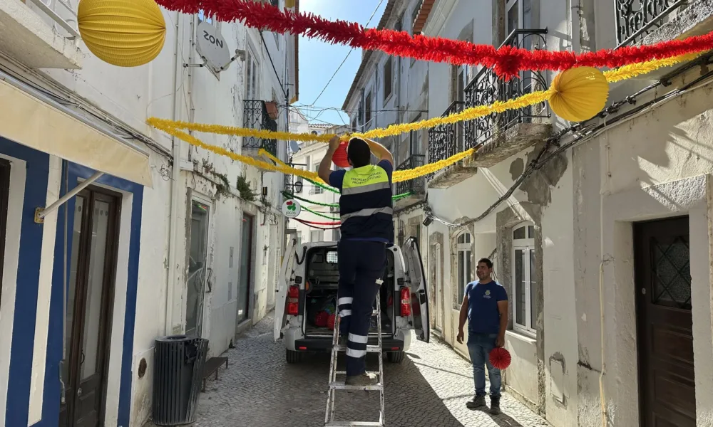 Ruas de São João já estão em preparação
 
Junho é mês de Santos Populares e o co…