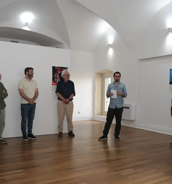 CCDR Alentejo acolheu a inauguração da exposição só a noite arde – cartazes serigrafados do Cinema-fora-dos Leões (2014-2024) « Comissão de Coordenação e Desenvolvimento Regional do Alentejo, I.P.
