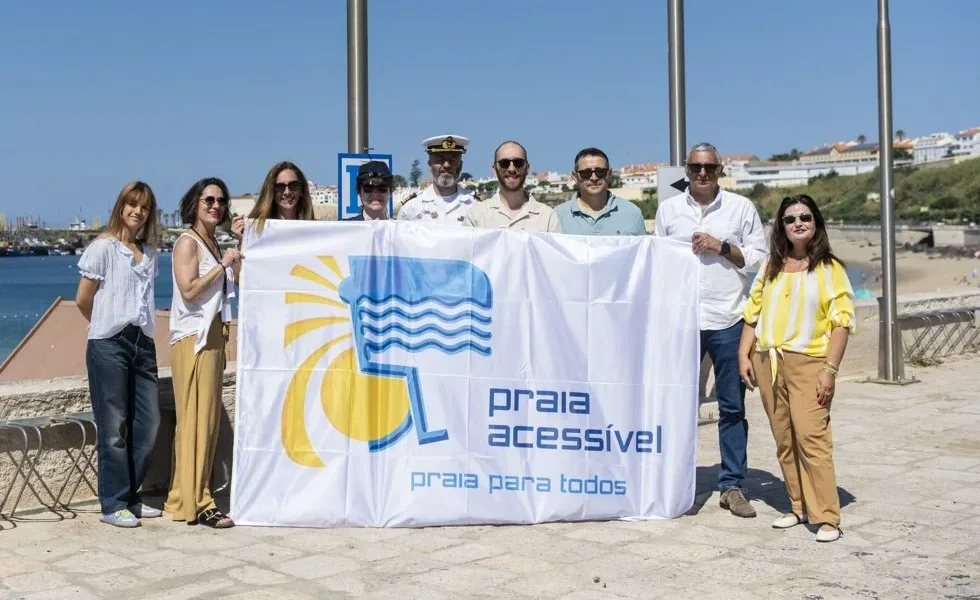 Sines hasteia bandeiras de qualidade e investe mais de 166 mil euros na vigilância das praias do concelho
