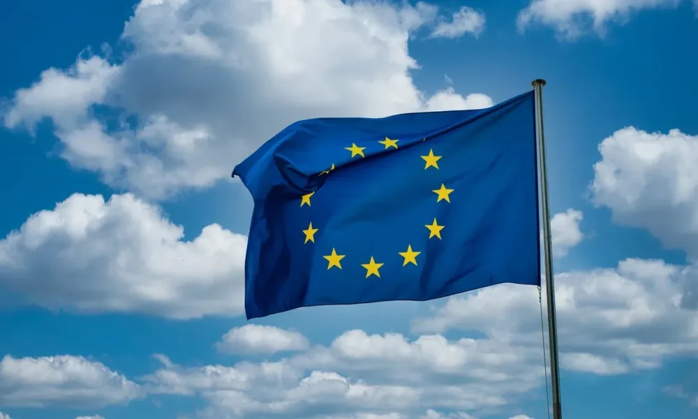 Comissão Europeia avança com processo de infração contra Portugal por falhas no acesso ao apoio judiciário de cidadãos estrangeiros