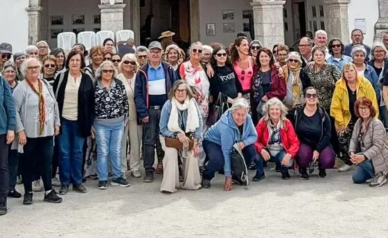 Alunos da Universidade Sénior de Odemira realizam batismo de mar e intercâmbio no Alentejo