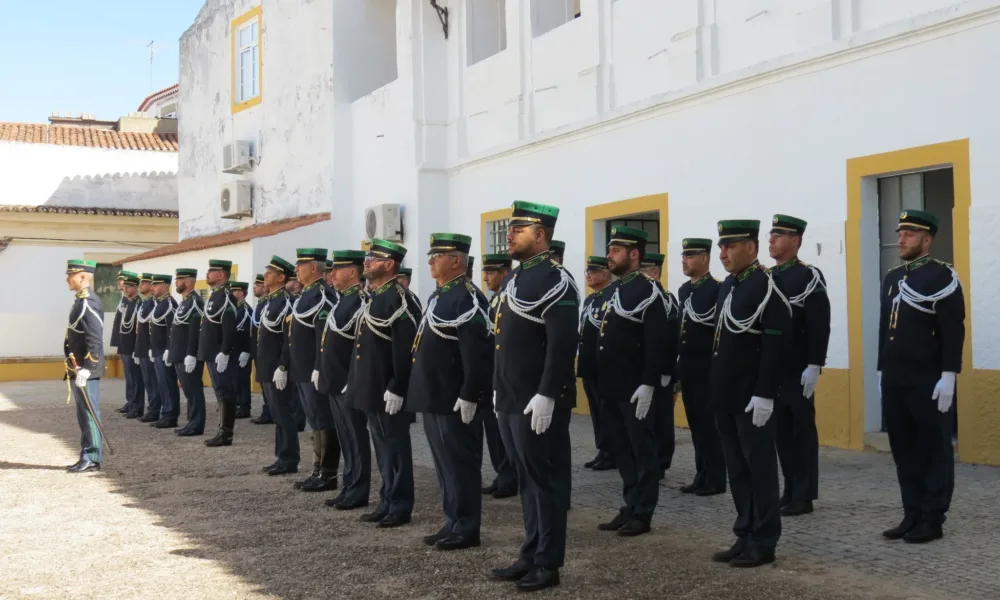 GNR de Portalegre realiza cerimónia militar para condecorar e louvar militares por mérito e dedicação