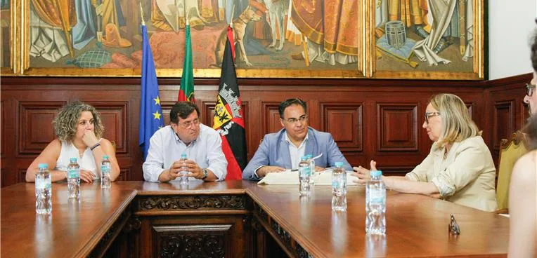 Diretora do museu de arte romano de Mérida visita Beja para impulsionar cooperação arqueológica