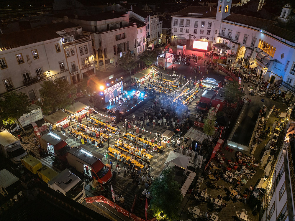 LUÍS TRIGACHEIRO SOBE AO PALCO DA FESTA NA PRAÇA CONTINENTE EM ELVAS