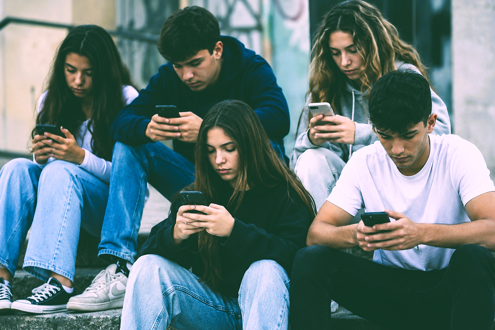 Como se está proteger os jovens das redes sociais?