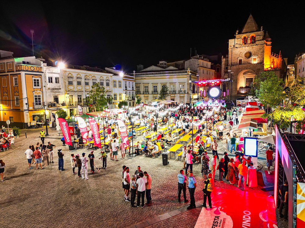 FESTA NA PRAÇA CONTINENTE DEIXOU ELVAS AO RUBRO COM CONCERTO DE LUÍS TRIGACHEIRO